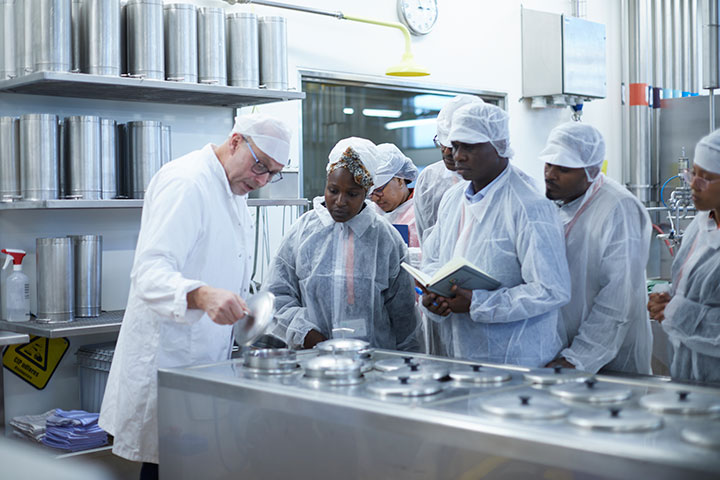 向坦桑尼亚传授知识