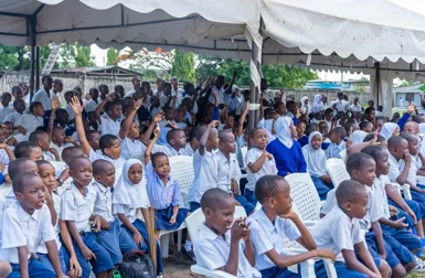 针对坦桑尼亚学童的强化酸奶