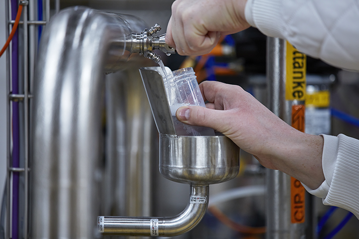 在我们的技术用水设施中实现水的再利用