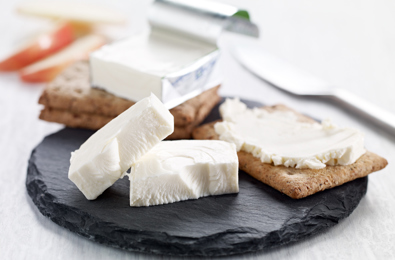 Appealing white cheese with low protein